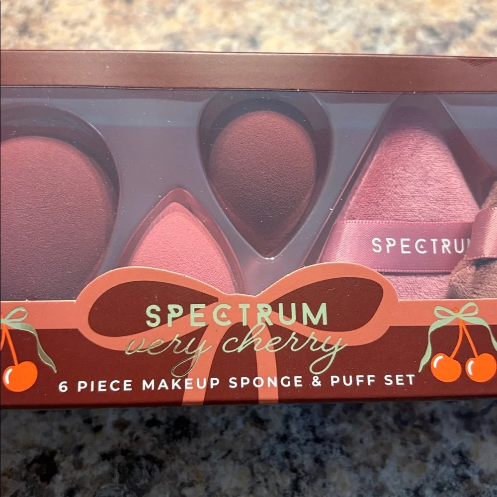 NEW! Spectrum makeup sponge & puff set